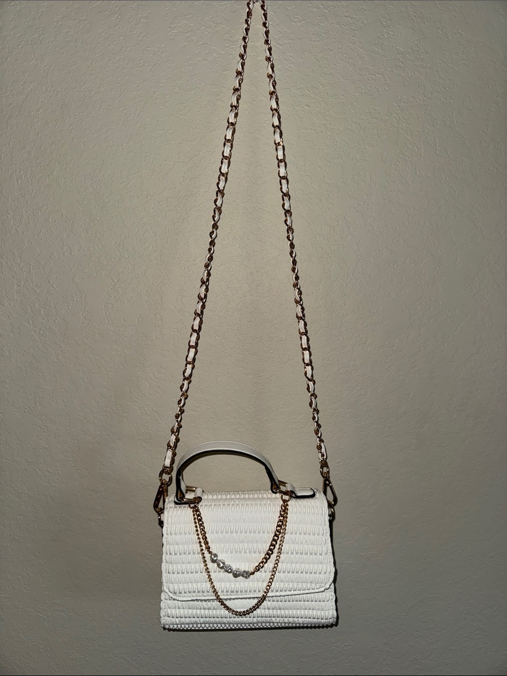 Aldo White Woven Top-Handle Shoulder Bag with Gold Chain